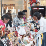 Prefeito de Suzano vistoria obras de zeladoria na Estrada do Mizukami durante o Dia do Trabalho