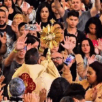 Itaquaquecetuba Celebra Formatura Conjunta da Casa da Mulher e ProJovem com 384 Novos Profissionais