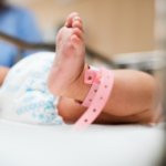 Mara Bertaiolli entrega pavimentação da Avenida América após retomar obra abandonada