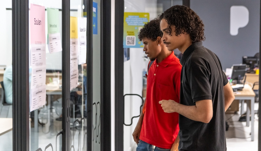 A Semana do Primeiro Emprego em Mogi das Cruzes impulsiona carreiras jovens com 173 aprovações e capacitação técnica para 250 alunos. Veja os resultados!