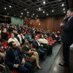 Kimberly-Clark completa 30 anos e recebe homenagem em Suzano
