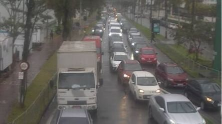 Maré alta impacta travessia entre Santos e Guarujá e gera filas na tarde desta terça