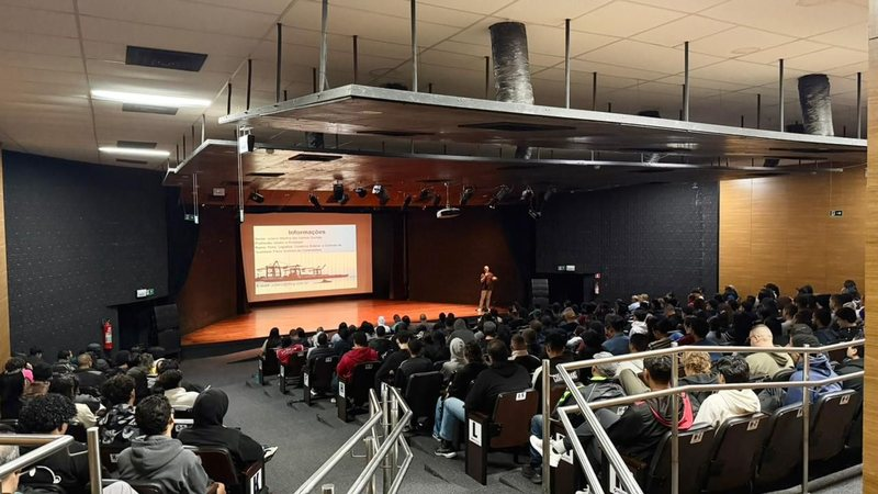 Guarujá abre 350 vagas para curso gratuito de comércio exterior