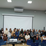 Projeto Tricoterapia doa enxovais artesanais ao Fundo Social de Poá